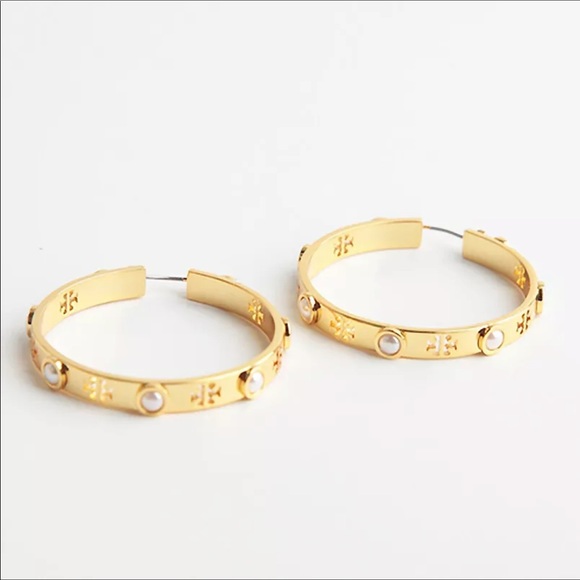 TORY BURCH GOLD EARRINGS TT CUT OUTS & PEARLS NEW! SuUd - Picture 2 of 6